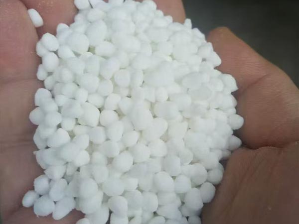 Каква е разликата между торовете с контролирано освобождаване и торовете с бавно освобождаване?